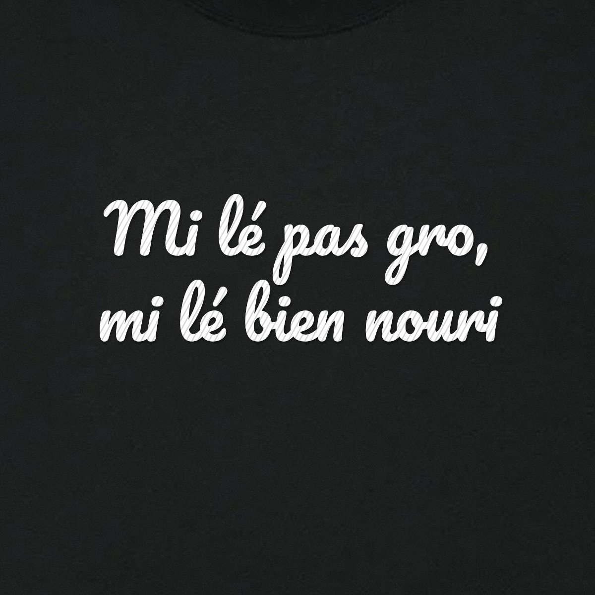 T-shirt brodé « Mi lé pas gro, mi lé bien nouri » – aperçu broderie