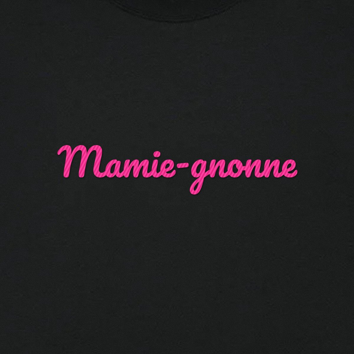 T-shirt brodé « Mamie-gnonne » – aperçu broderie