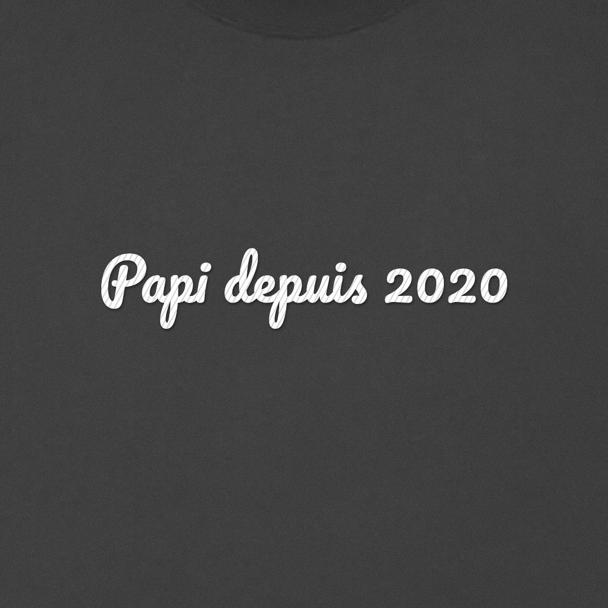 T-shirt brodé « Papi depuis… » – aperçu broderie