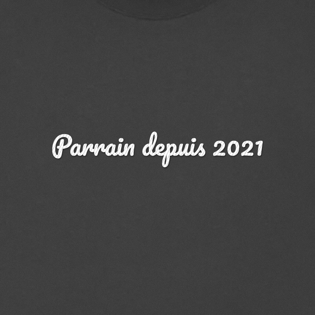 T-shirt brodé « Parrain depuis… » – aperçu broderie